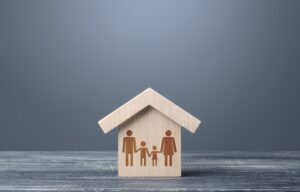¿Qué ocurre con la vivienda familiar tras el divorcio? Su uso y adjudicación en España
